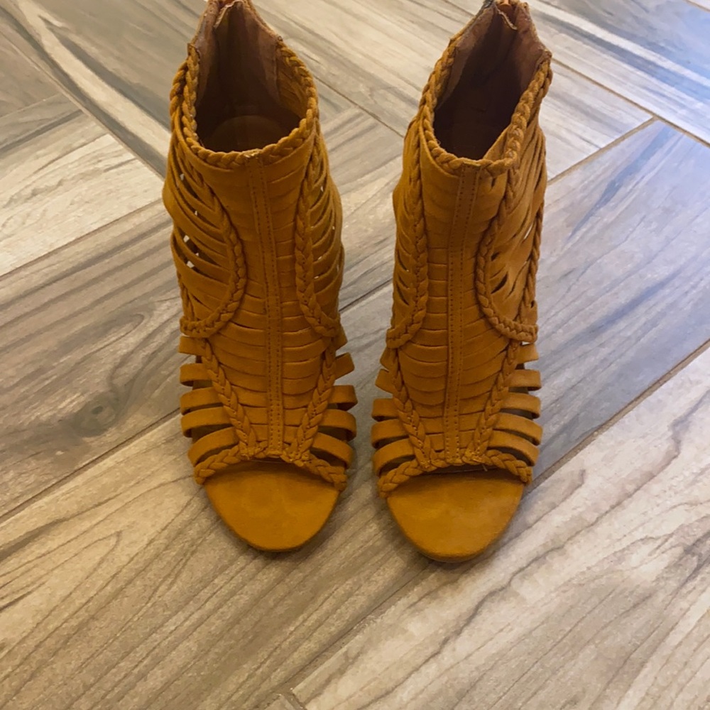 Braided, suede look heels